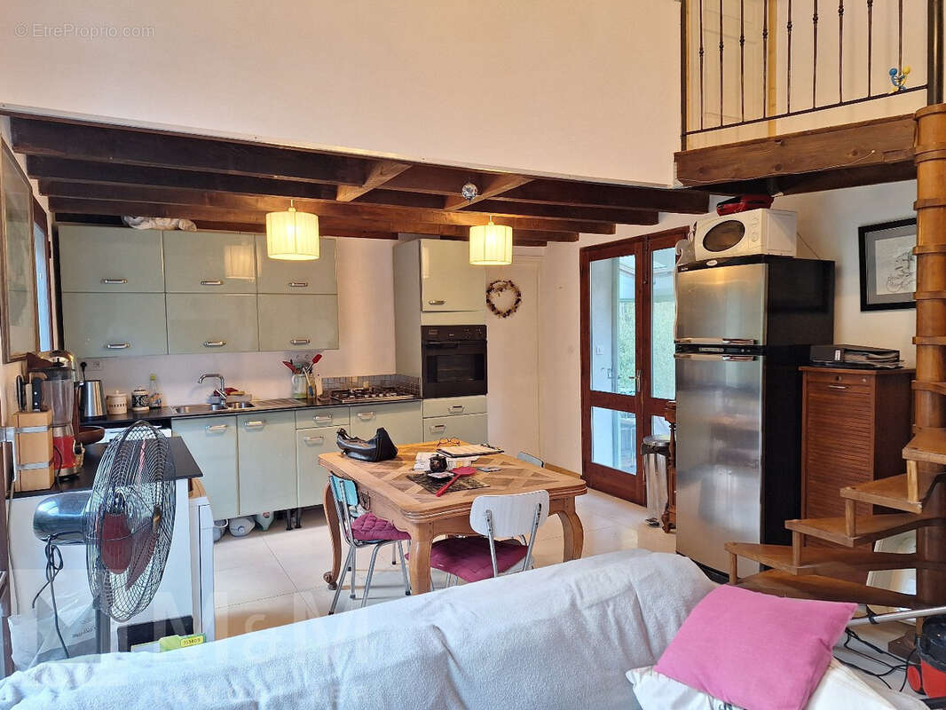 Maison à BESSEDE-DE-SAULT