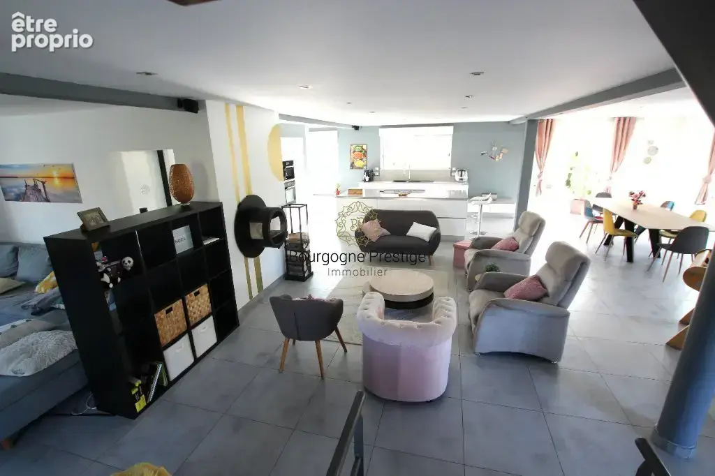 Maison individuelle et familiale a ossature bois de 223 m² -  centre ville macon- cinq chambres - piscine - terrasse - garage - photo 7
