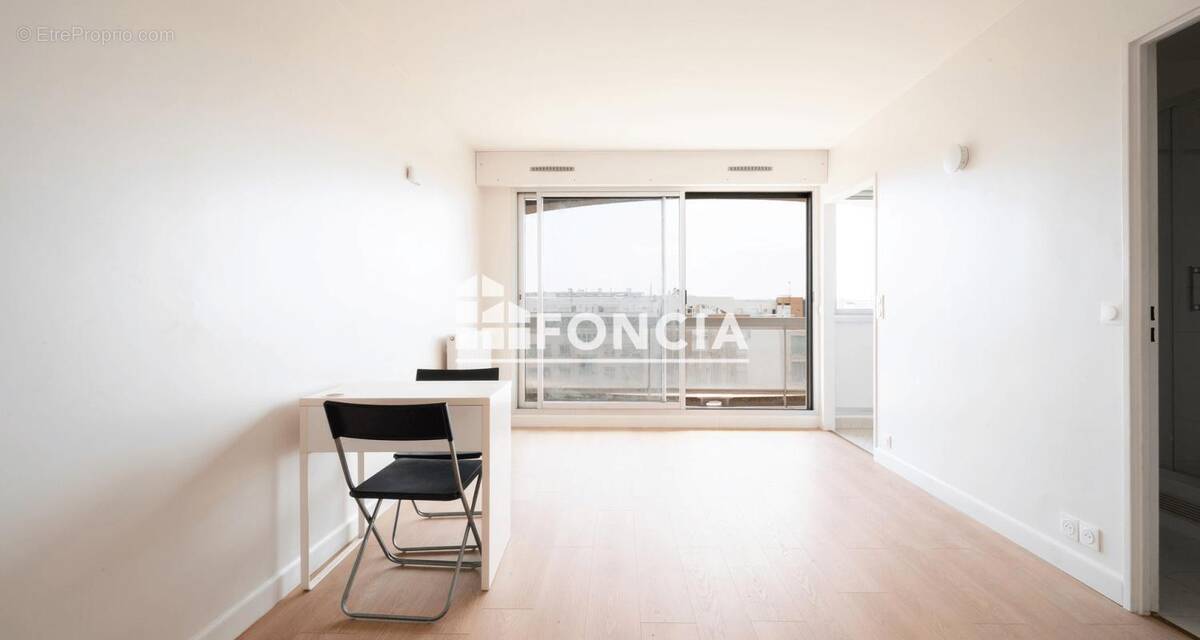 Appartement à COURBEVOIE