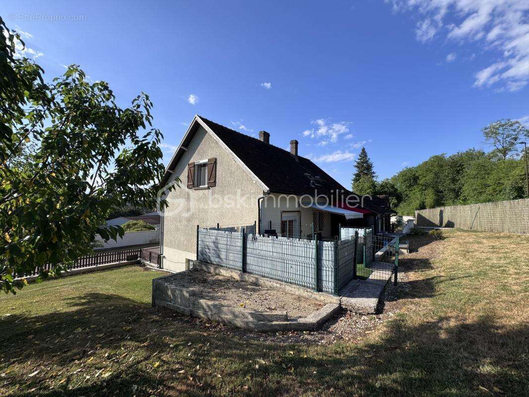 La maison où chacun a enfin sa place : 153 m², 5 chambres possibles, sous-sol total, 2 garages, 1 979 m² clos - photo 21
