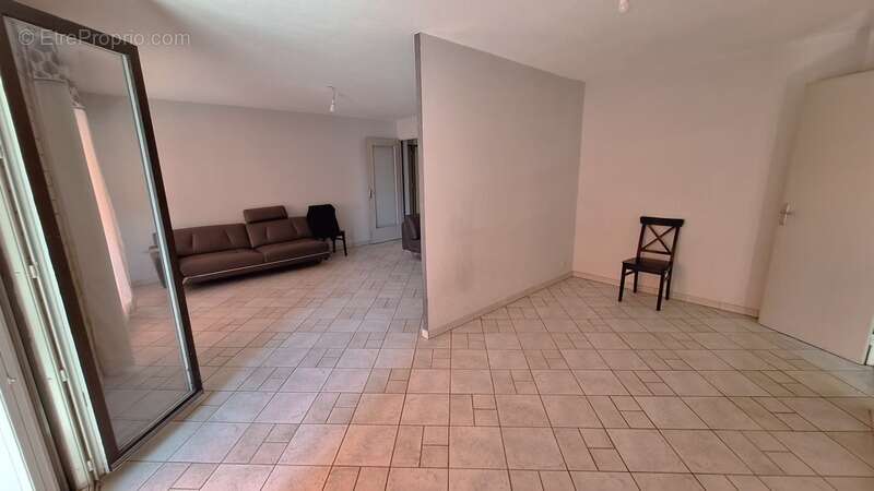 Appartement à MARSEILLE-4E