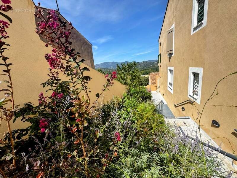 Appartement à COGOLIN