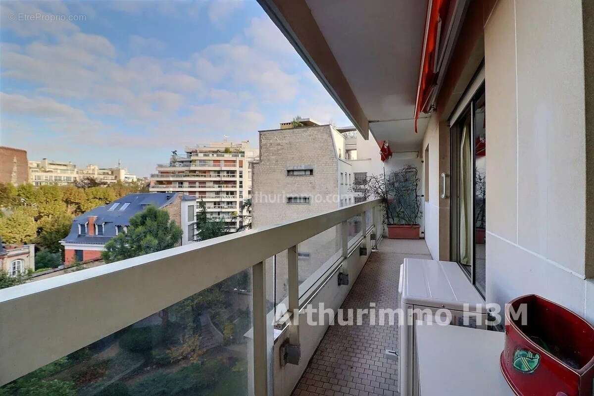 Appartement à PARIS-16E