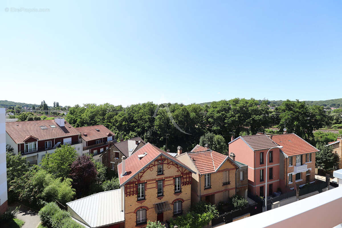 Appartement Chaville  rive gauche 4 pièces 85 m2 avec balcon garage et cave ascenseur  forêt - photo 3