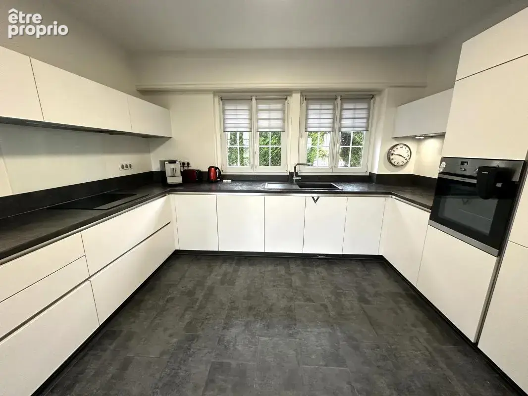 PFASTATT – grande villa avec piscine extérieure et appartement en rez-de-jardin - photo 5