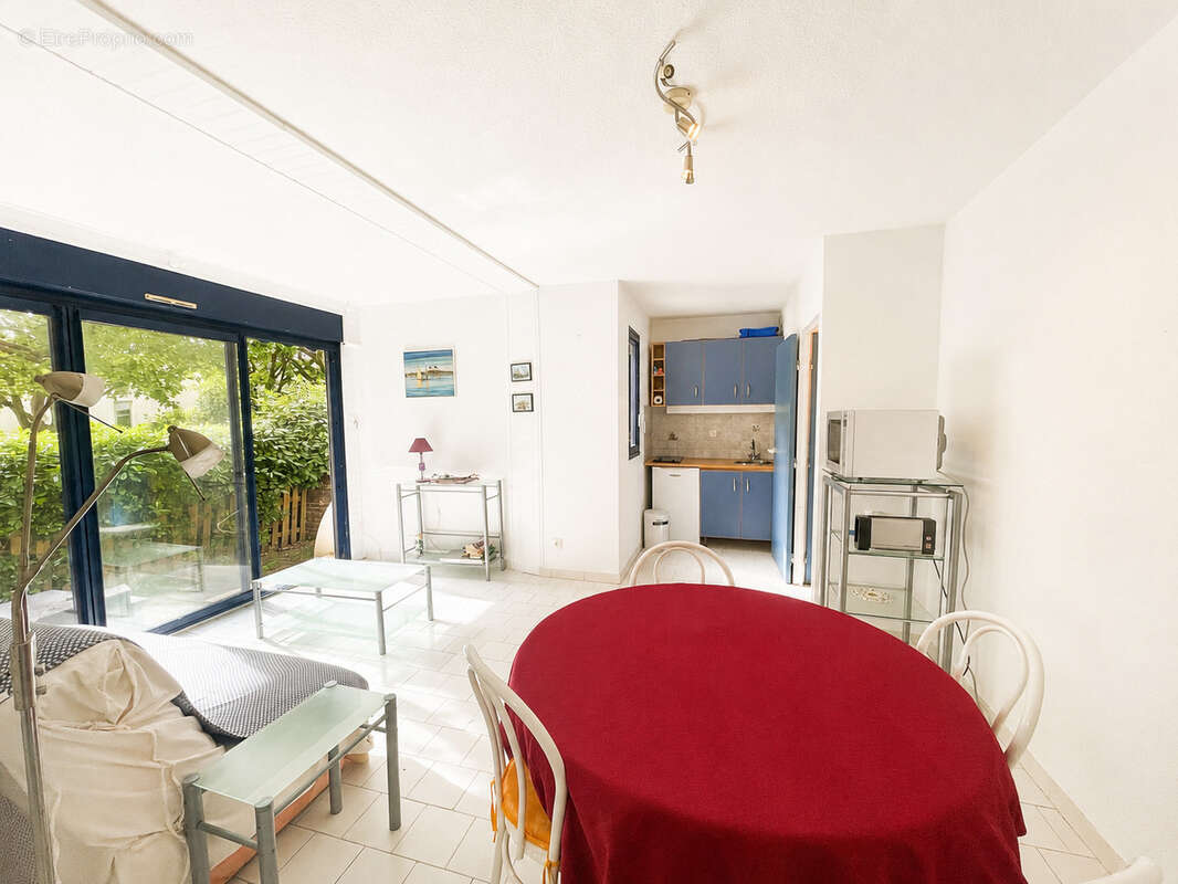 EXCLUSIVITÉ : 2 pièces en rez-de-jardin avec cave dans le quartier du Golf - photo 4