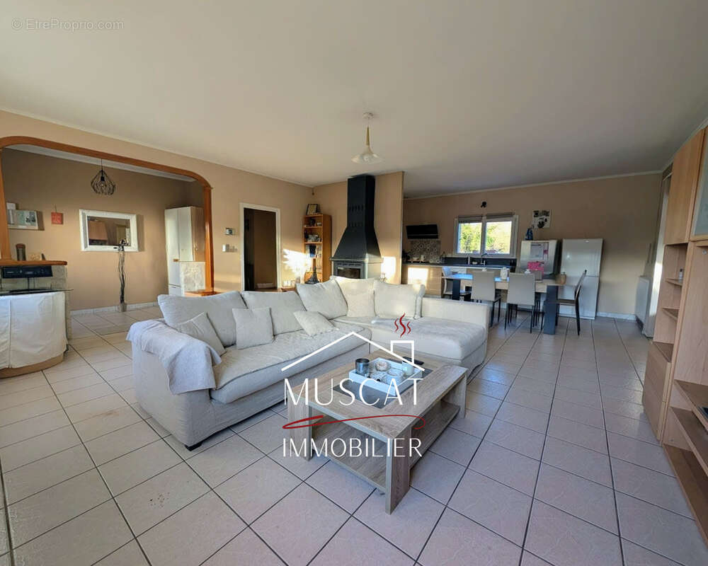 GRENAY - Maison plain-pied - double garage - terrasse - jardin - photo 2