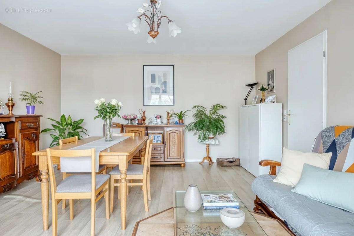 Appartement à VAL-DE-REUIL