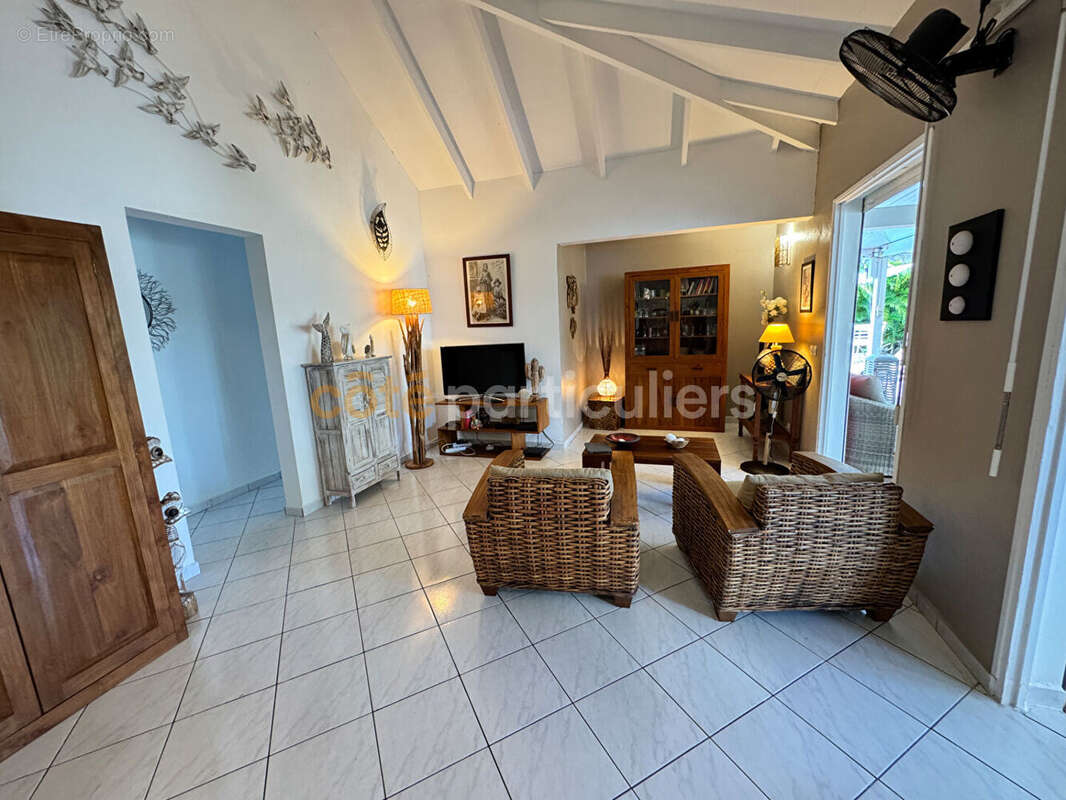 À Vendre - Charmante maisonT4 avec piscine secteur Saint-François - photo 9