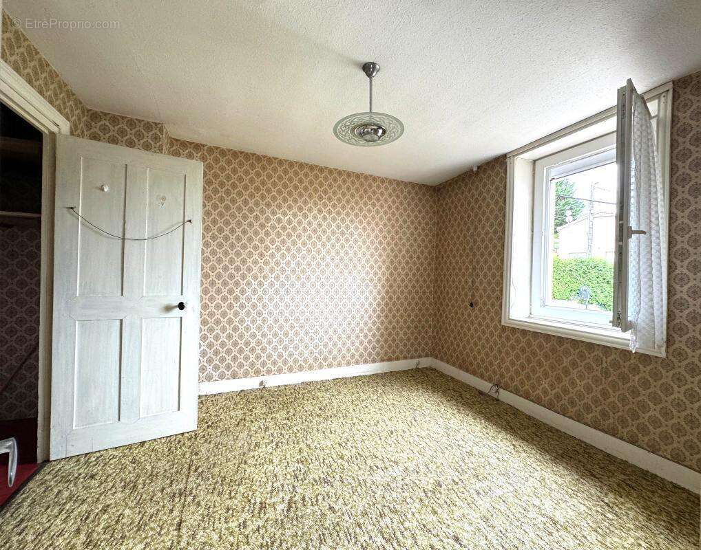 Maison à COURS-LA-VILLE