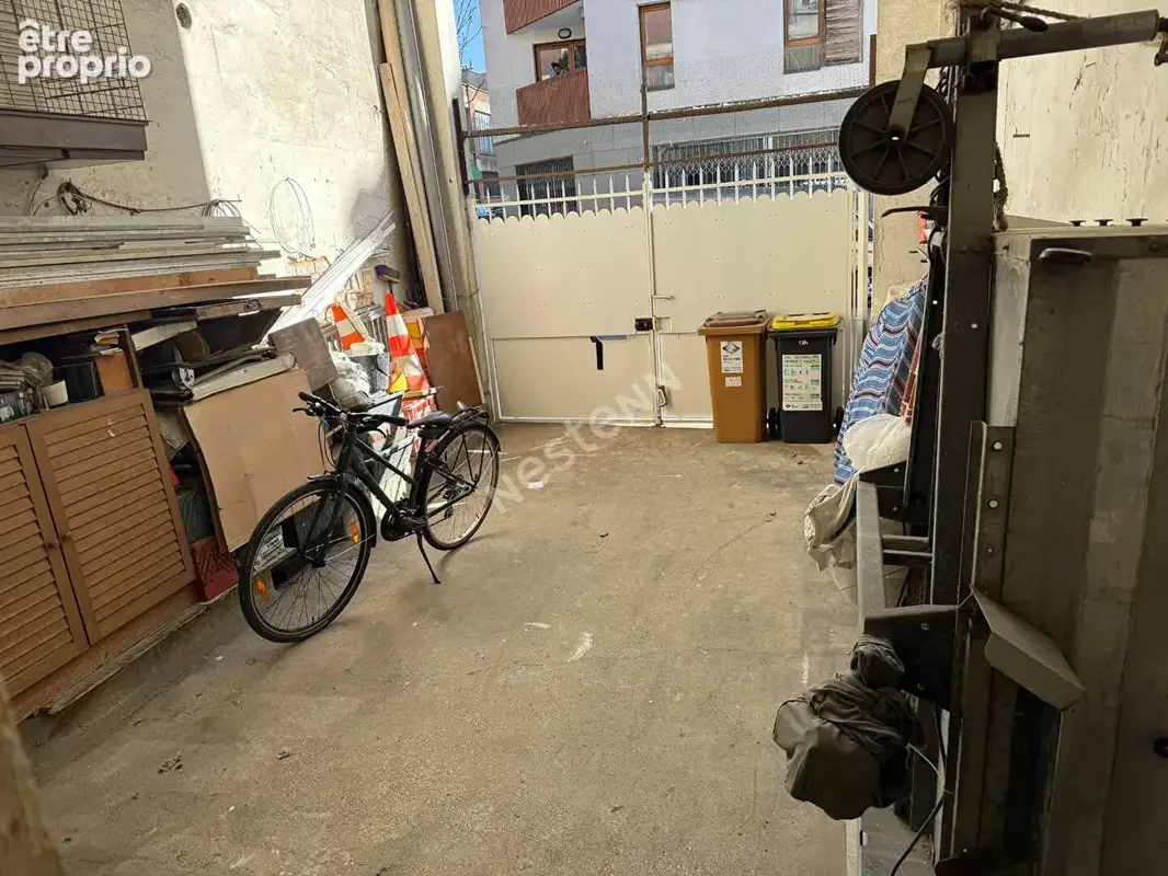 Montreuil, proche du metro, bien atypique entre la maison et l'appartement en duplex avec son entree independante et sa cour pri - photo 8