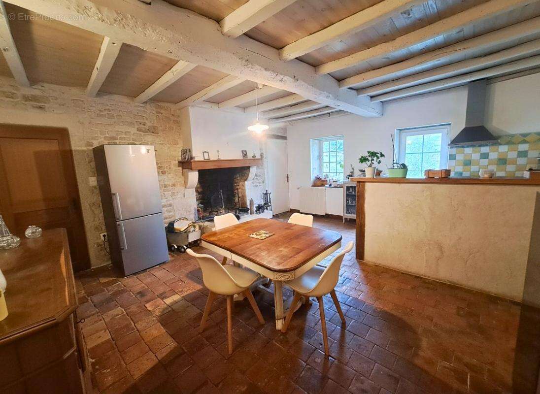Maison en pierre à rafraichir - 2 chambres - jardin - photo 5