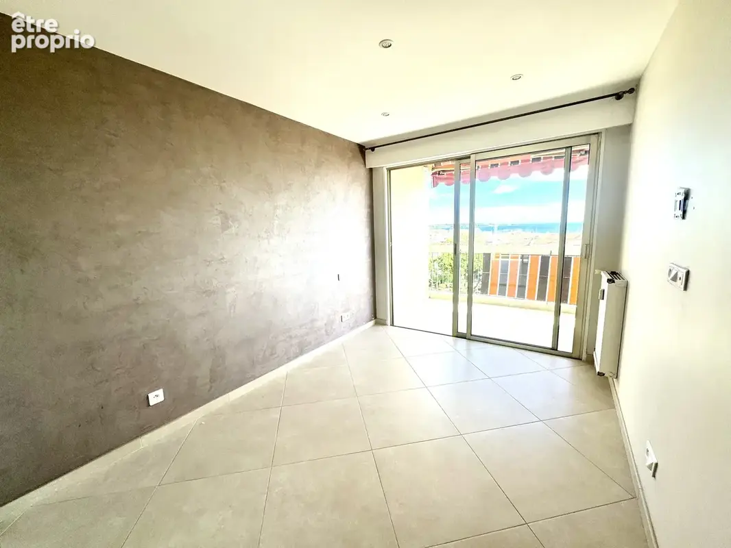 Golfe Juan centre vaste deux pièces de 53 m2 avec belle vue mer et terrasse sud de 14 m2 - photo 9