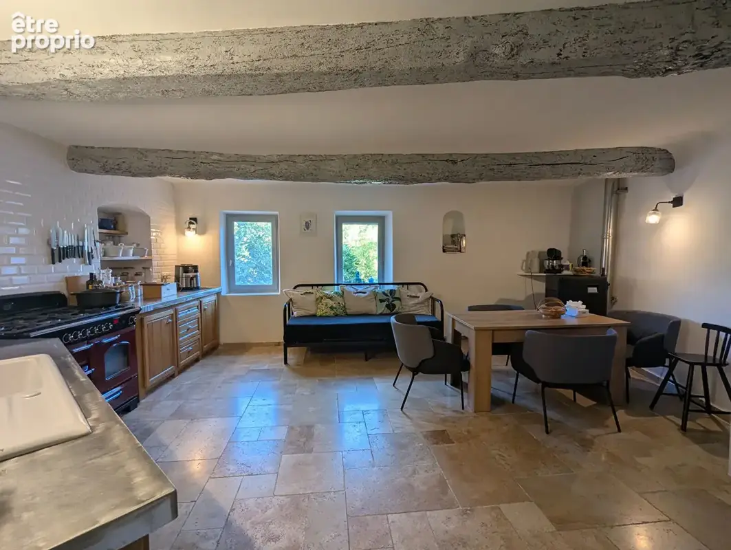 Sillans-la-Cascade : maison de village rénovée, 140 m² sur 3 niveaux, deux logements - photo 2