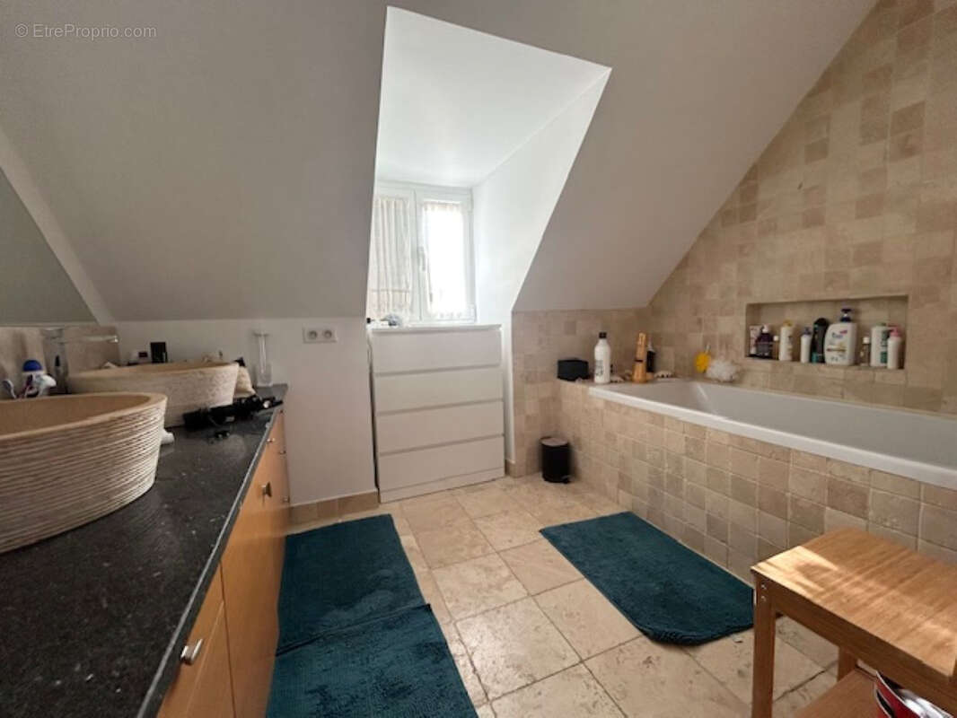 Maison à SARTROUVILLE