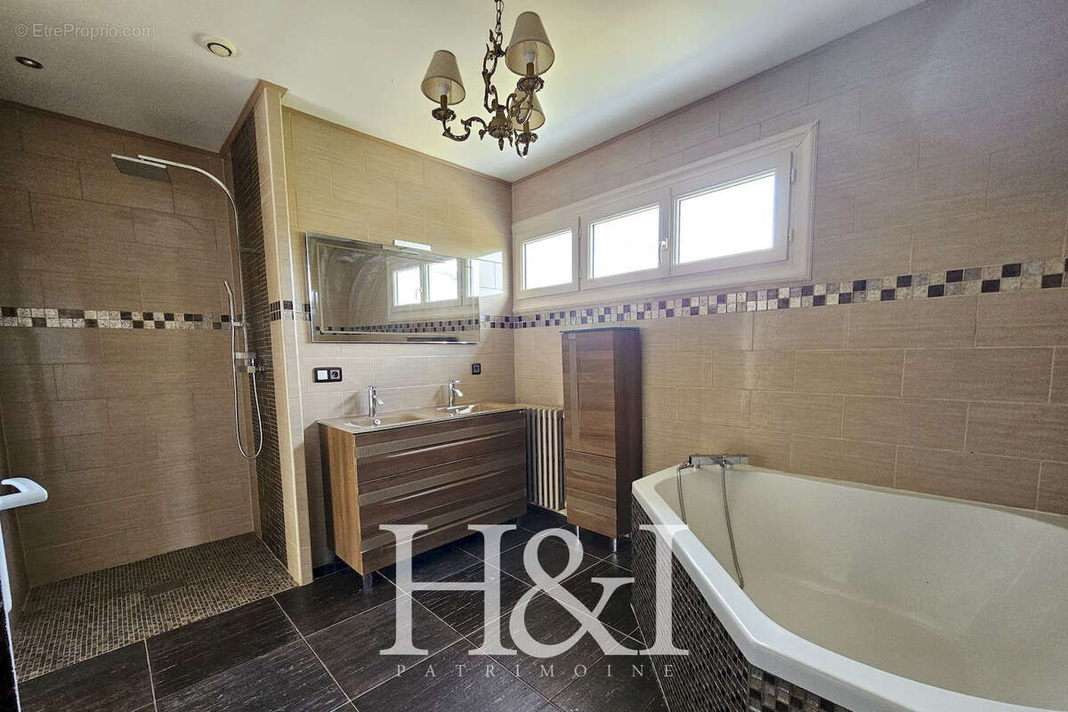 Maison à BONNEUIL-MATOURS