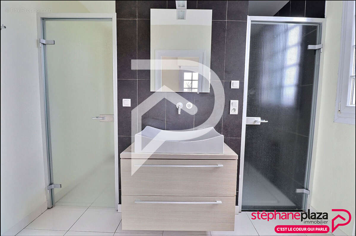 Maison à LE MESNIL-LE-ROI