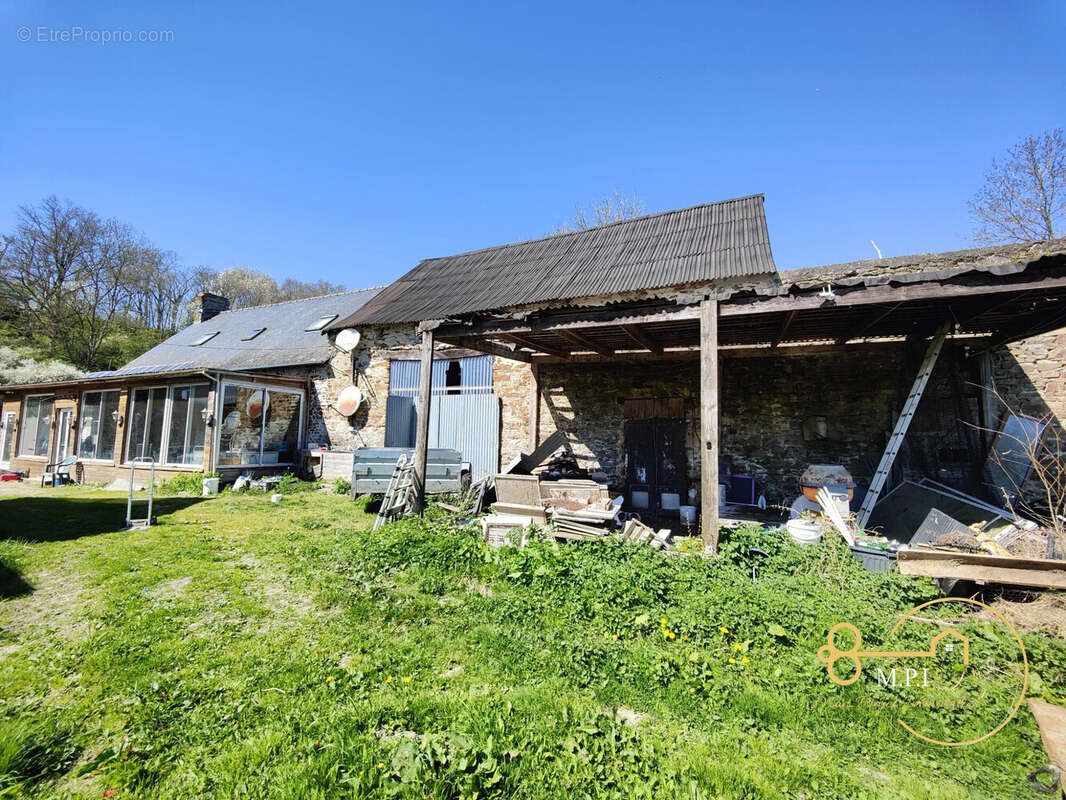 Maison à SAINT-GEORGES-LE-GAULTIER