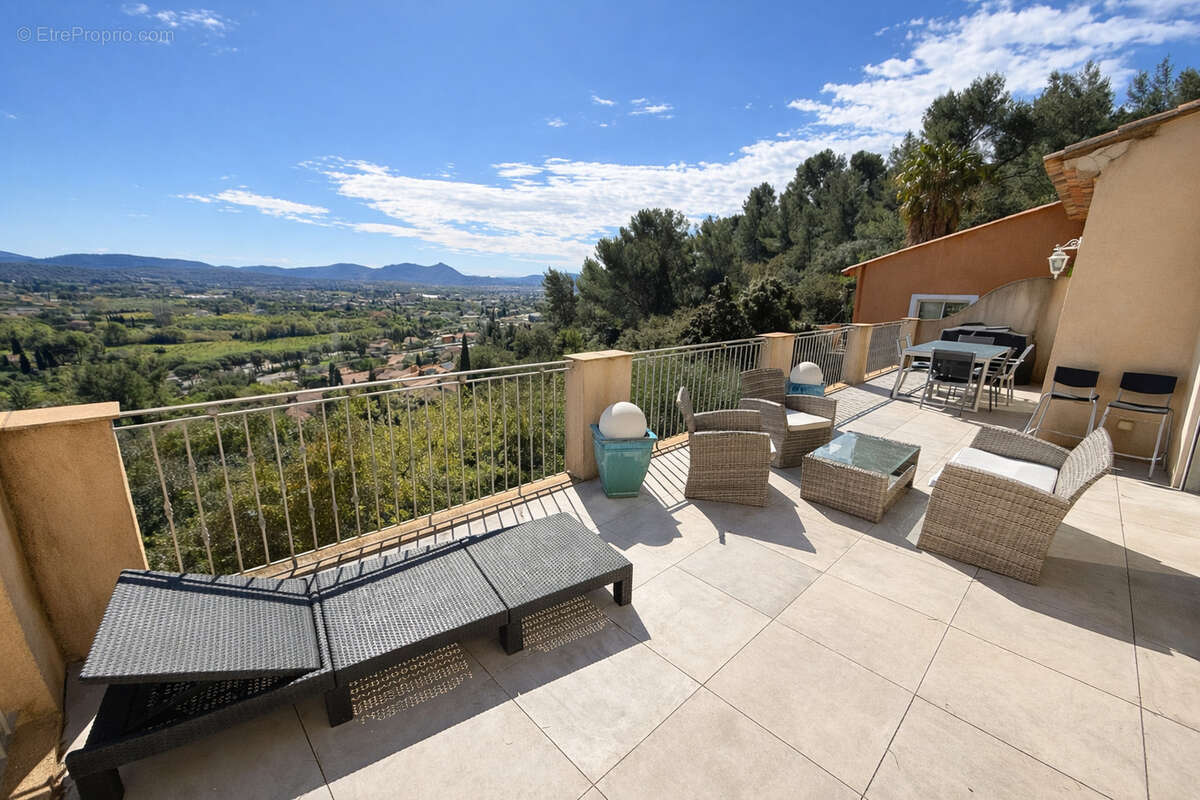 Maison à SOLLIES-VILLE