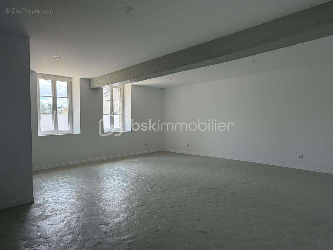 Très belle maison de la fin du 19 ème siècle entièrement rénovée, composée de ses 3 chambres et de son garage ! - photo 5