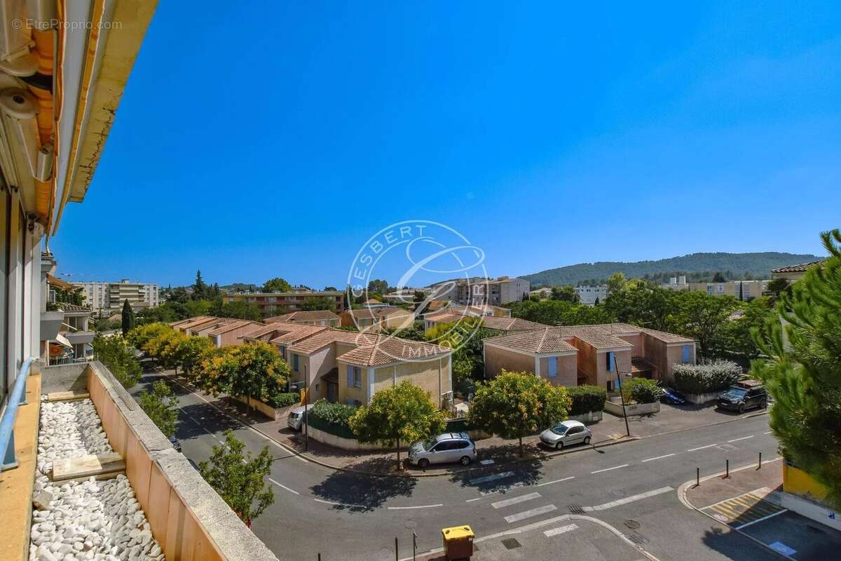 DRAGUIGNAN – Appartement T5 de 123 m² habitables avec véranda, ascenseur et parking privatif - photo 10