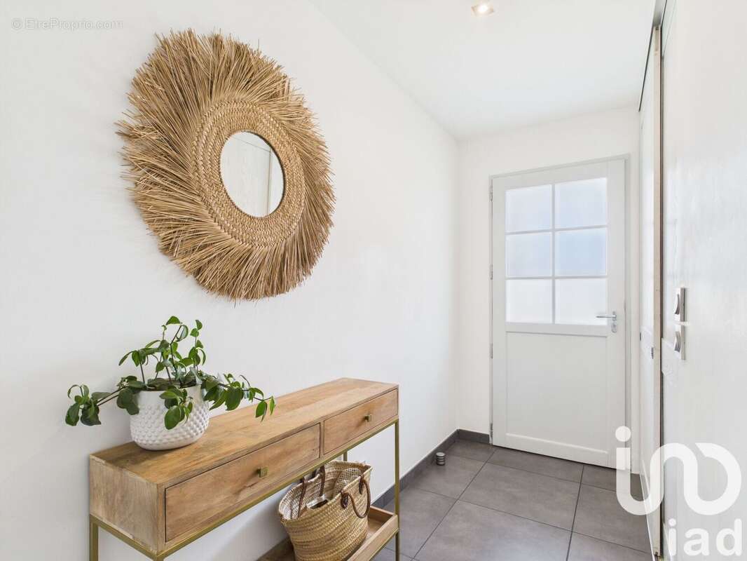 Maison 140 m² à Salles  - photo 4
