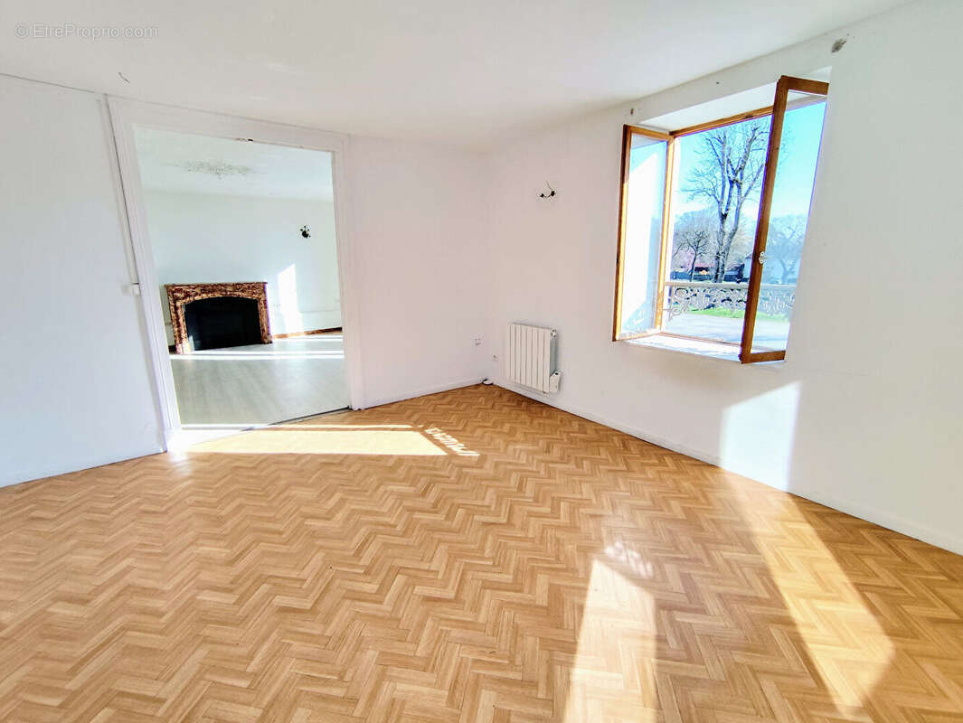 Appartement à MIRECOURT