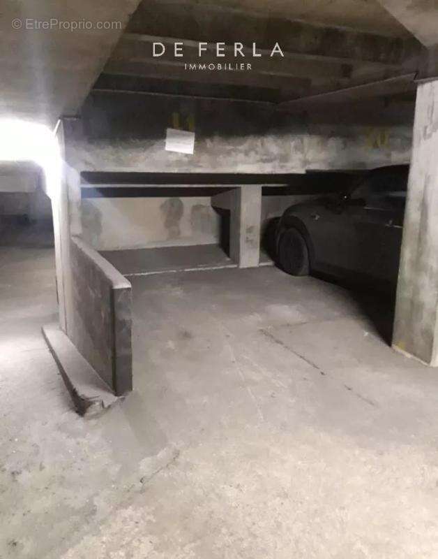 Parking à PARIS-15E