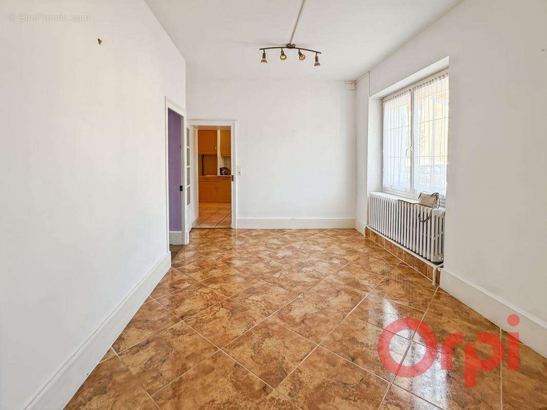 Maison à DUN-SUR-AURON