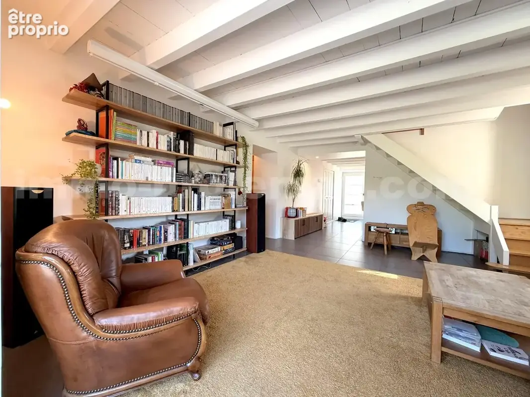 Appartement_T4_La_Balme-de-Sillingy_proche_Annecy_frontière_Suisse_direction_GENELVE_investissement_vente_séjour_salon_
