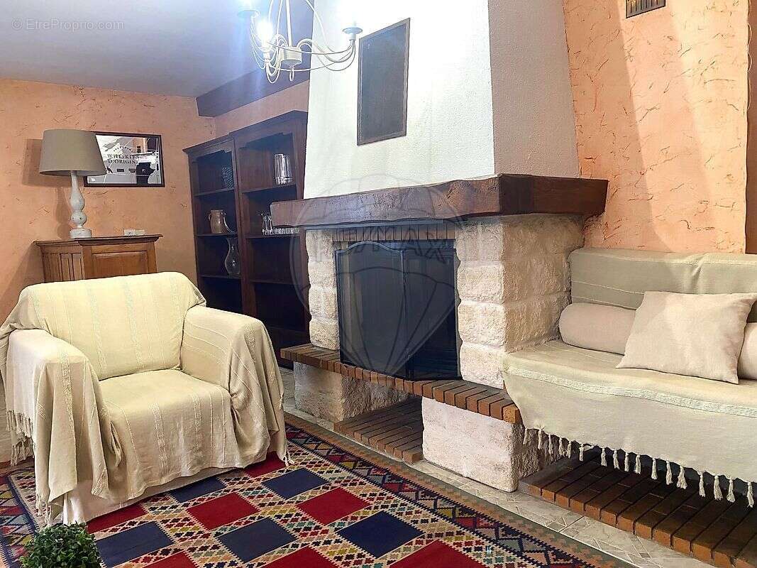 Maison à SAINT-JUST-LUZAC