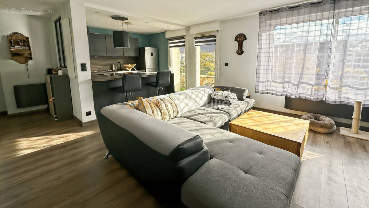 Appartement à MOISSY-CRAMAYEL