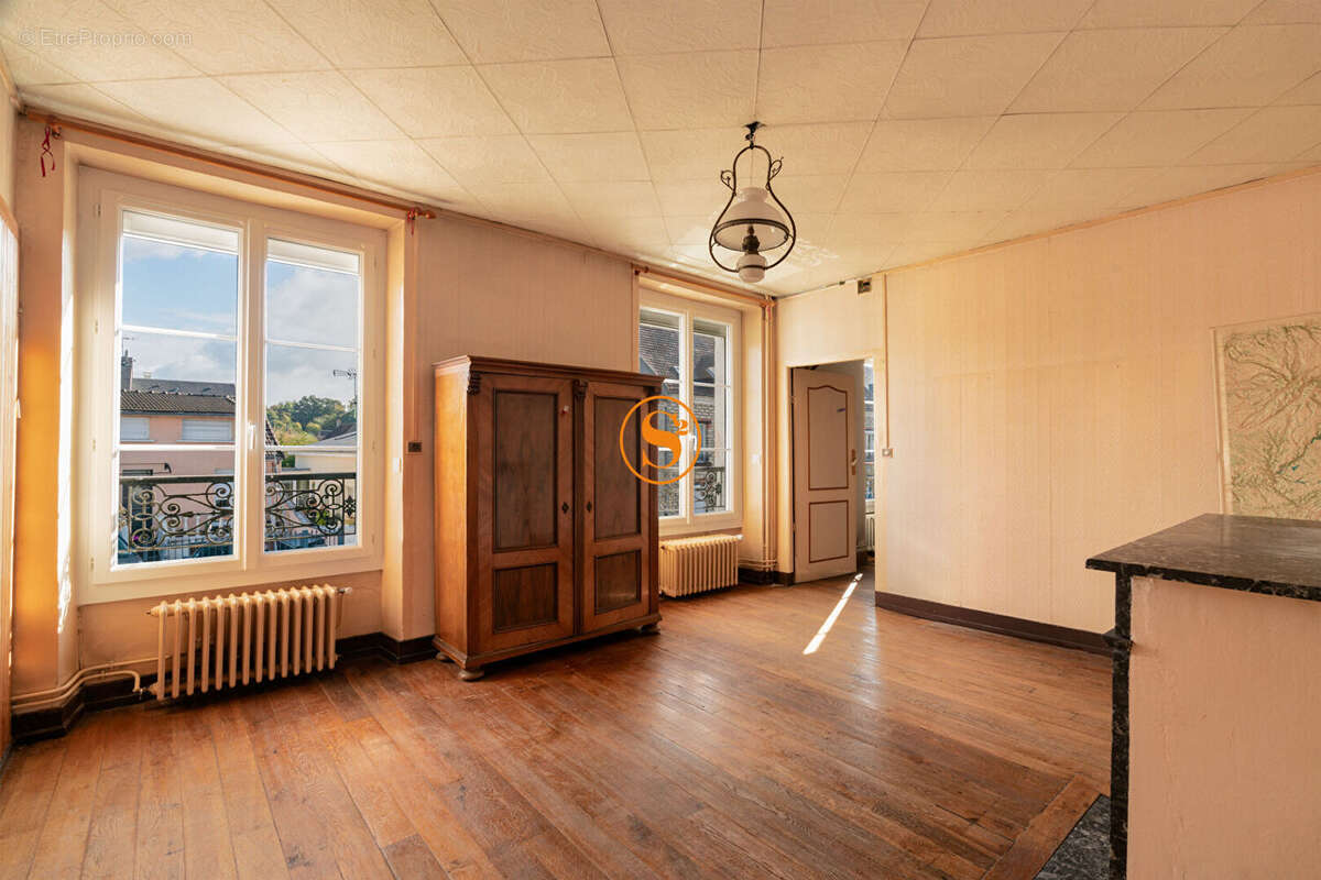 Maison à LA CHAPELLE-EN-SERVAL