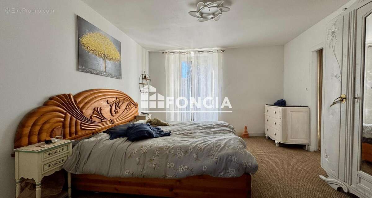 Maison à SALLES-CURAN