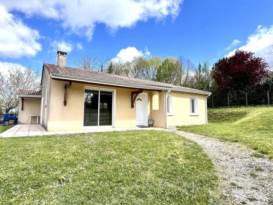 Maison à CHAMPCEVINEL