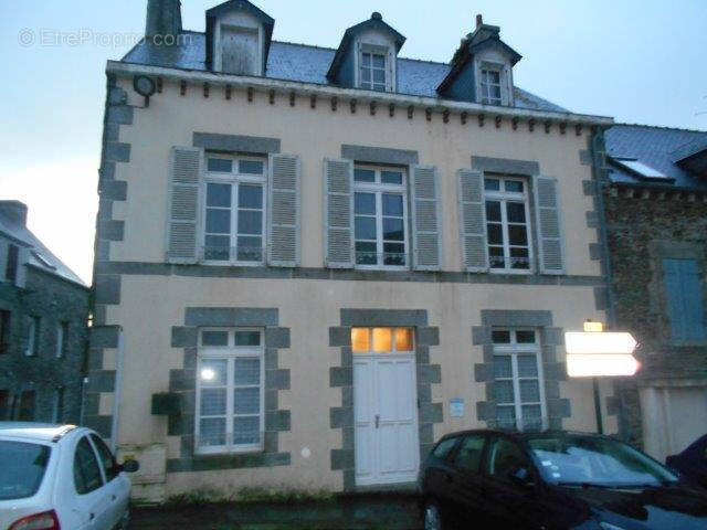 Maison à UZEL