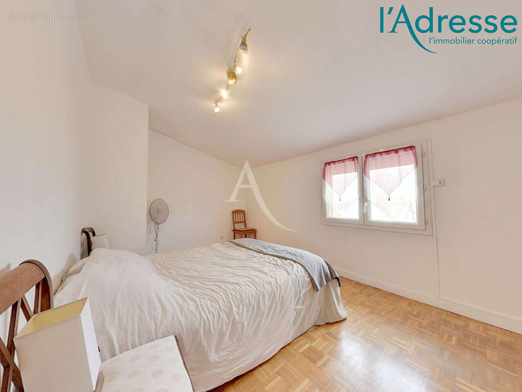 Maison la varenne / grand terrain - photo 12
