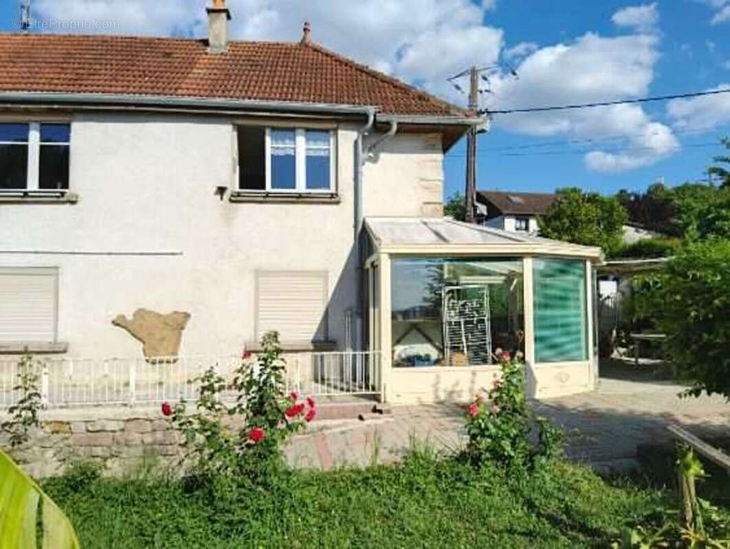 Maison à POUILLEY-LES-VIGNES