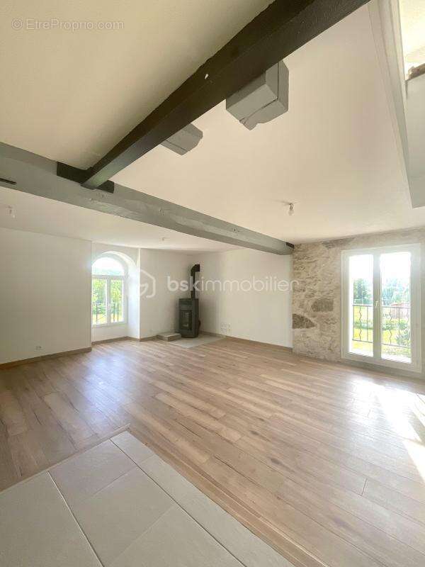 Appartement à VERNOU-LA-CELLE-SUR-SEINE