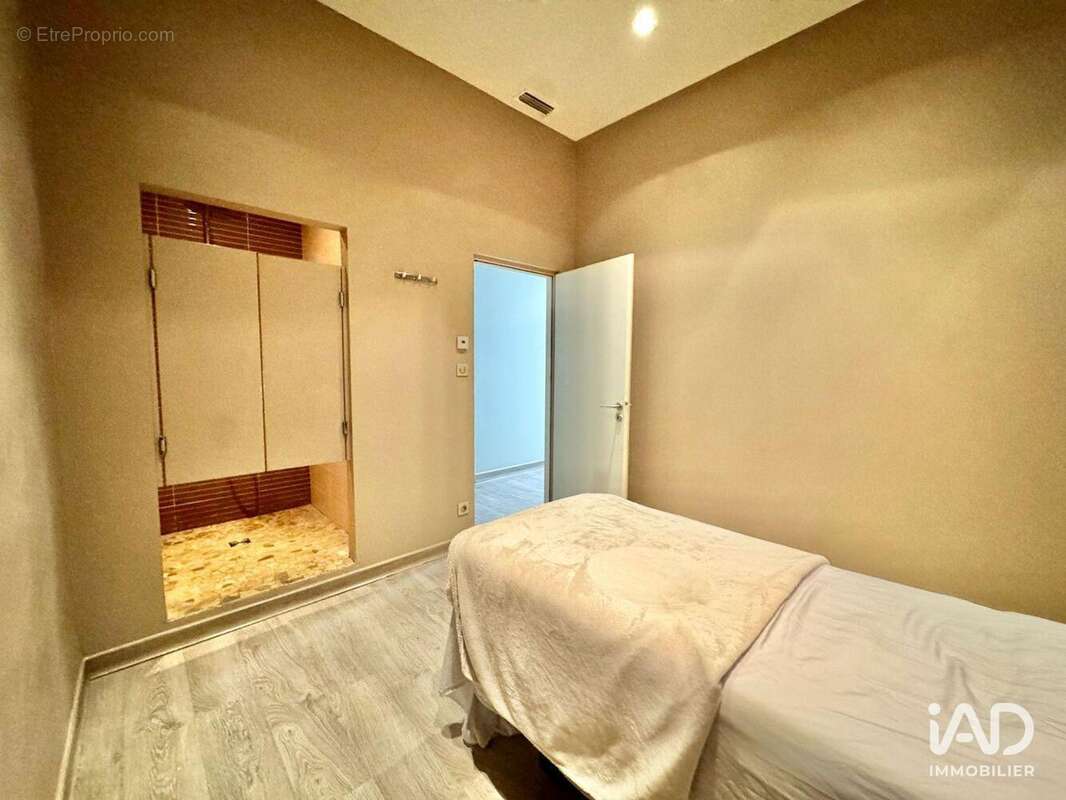 Photo 9 - Commerce à NIMES