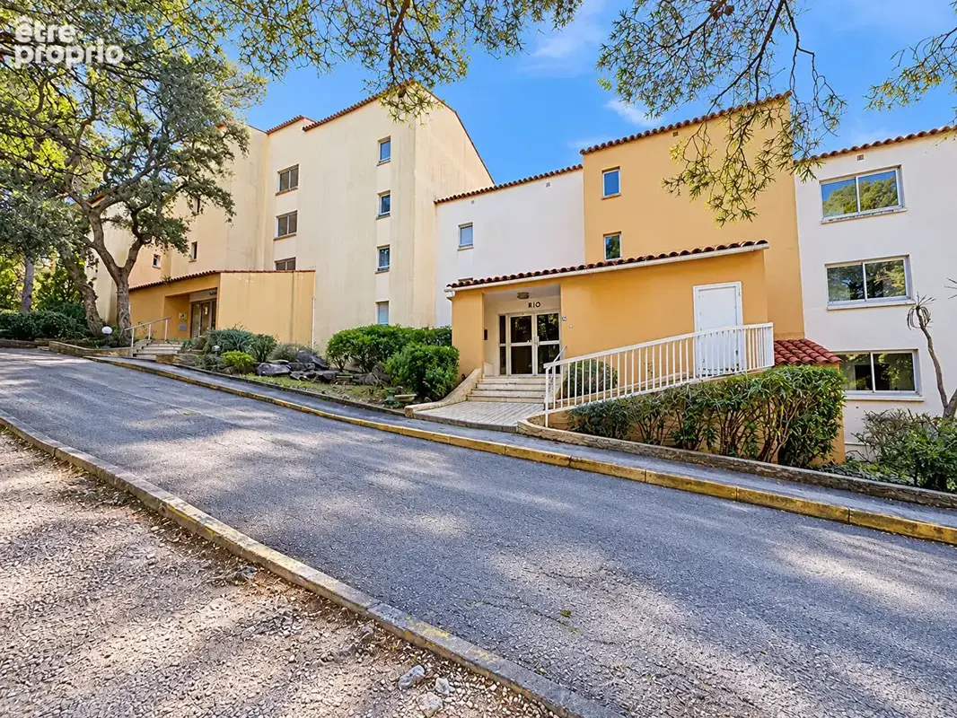 **Exclusivité **Plage & Bord De Mer * *Appartement 3 pièces au dernier étage + Cellier ** (83430) SAINT MANDRIER SUR MER ** - photo 2