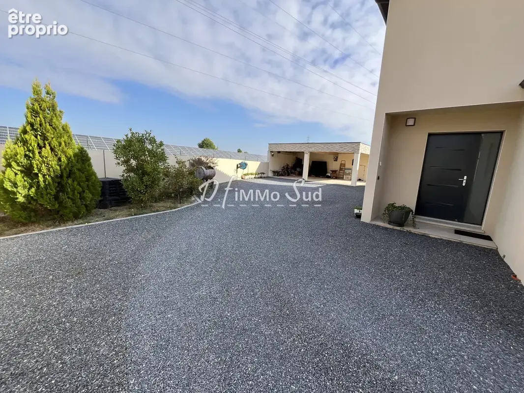 Villa T6 - 4 faces avec piscine, garage, carport, terrain de pétanque et panneaux solaires - photo 4