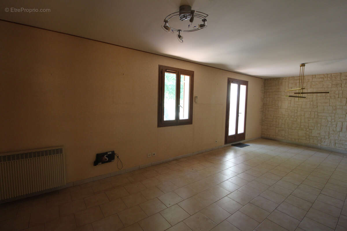 Maison à SAINT-SATURNIN-LES-APT