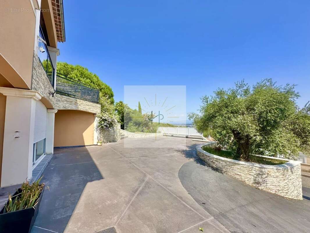 Maison à MONTELIMAR