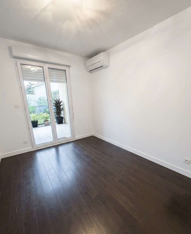 Appartement à SAINT-LAURENT-DU-VAR