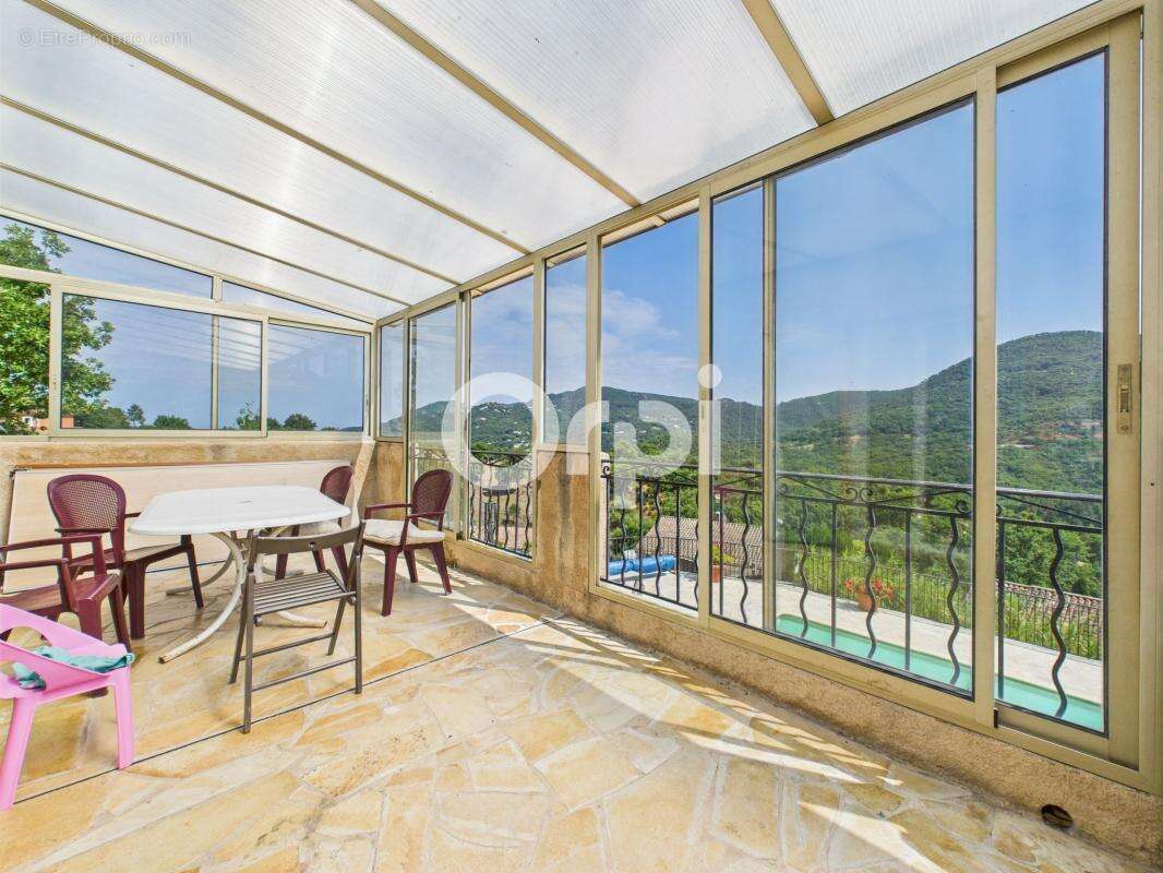 Maison à LES ADRETS-DE-L&#039;ESTEREL