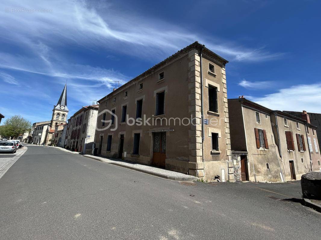 Maison à LE BREUIL-SUR-COUZE