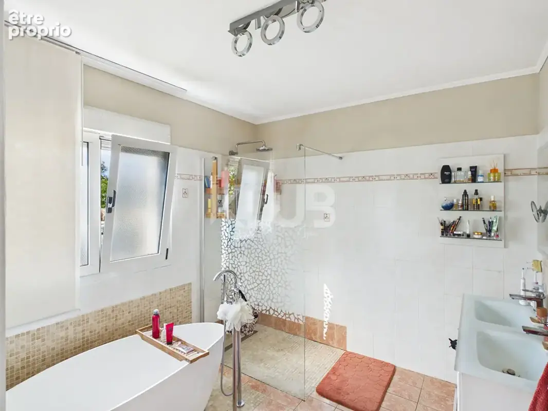 Villa T5 avec piscine, grand jardin et sous sol de 169m2 - photo 11