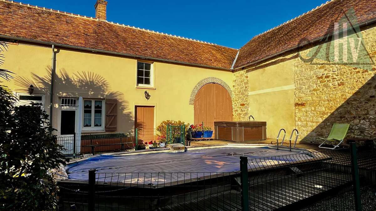 Maison à THOURY-FEROTTES