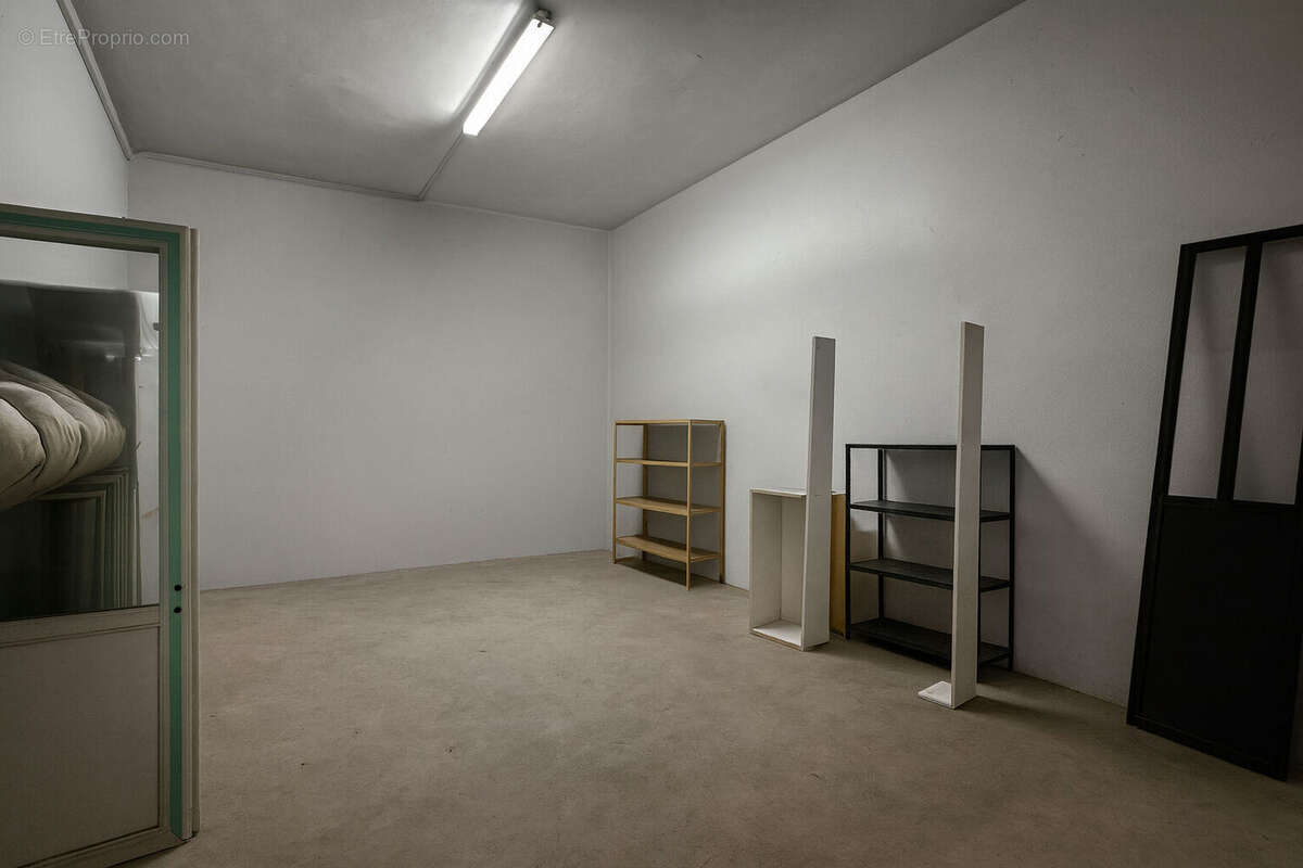 Entrepôt Poissy 250m2, 7m de hauteur, zone UDa - photo 3